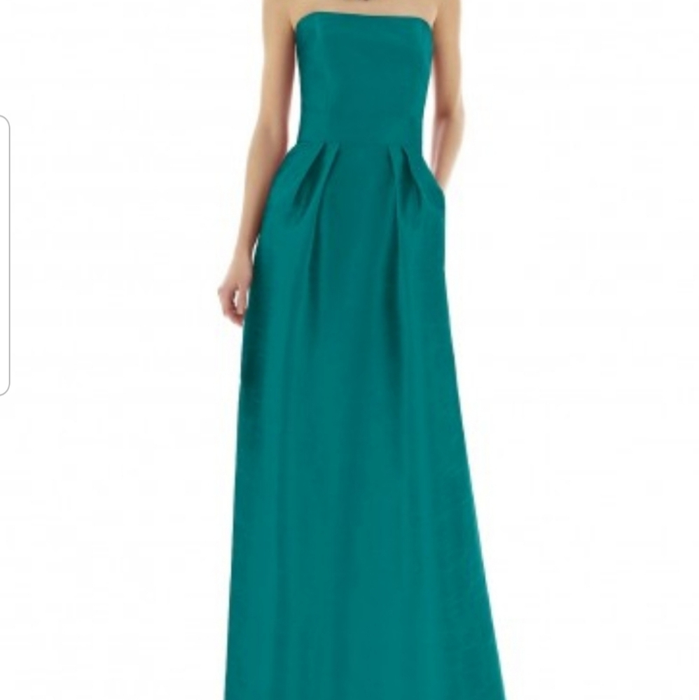 Emerald Green formal Dress with pockets!